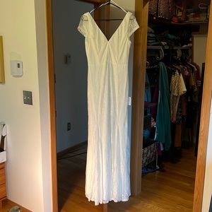 Lulu’s wedding dress! Beautiful lace